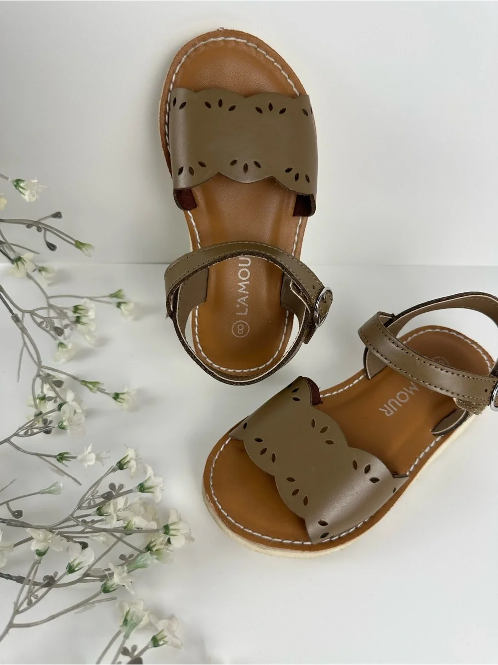L’Amour Girls Taupe Sandals Size 8 – Scalloped Cutout Detail